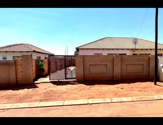 2 BEDROOM HOUSE FOR SALE IN WESTONARIA
